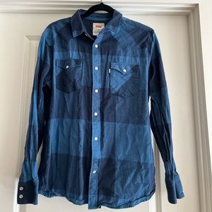 Men’s Levi’s flannel